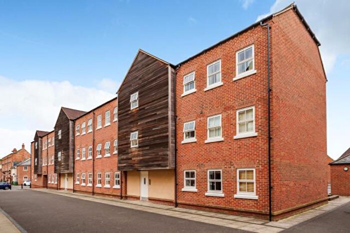 2 Bedroom Apartment For Sale In Nymet Court, Aylesbury, HP19