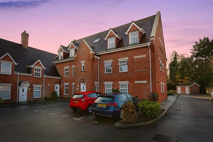 2 Bedroom Flat For Sale In Old School Court, Fareham, PO16
