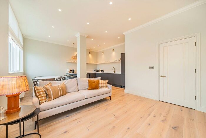 2 Bedroom Flat For Sale In Heath Road, Twickenham, TW1