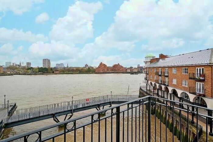 2 Bedroom Flat To Rent In Quayside Court, Canada Water SE16