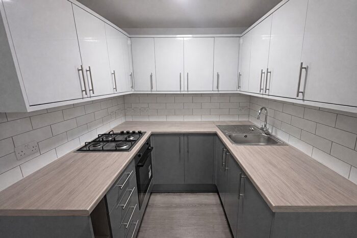 3 Bedroom Flat To Rent In York Road, Southend-On-Sea, SS1