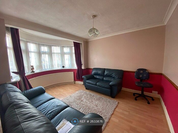 4 Bedroom Terraced House To Rent In Capthorne Avenue, Harrow, HA2
