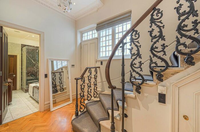 3 Bedroom Flat To Rent In Warwick Avenue, Maida Vale, W9