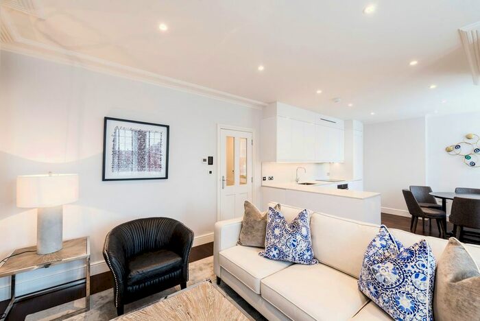 3 Bedroom Flat To Rent In Hamlet Gardens, London, W6