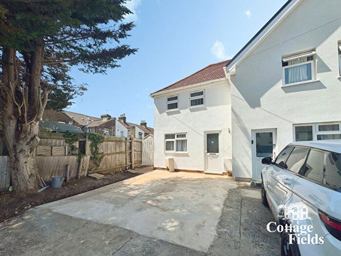 2 Bedroom End Terrace House To Rent In Eastern Avenue, Waltham Cross, EN8