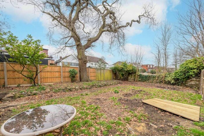 2 Bedroom Flat To Rent In Crown Lane, Streatham Common, London, SW16