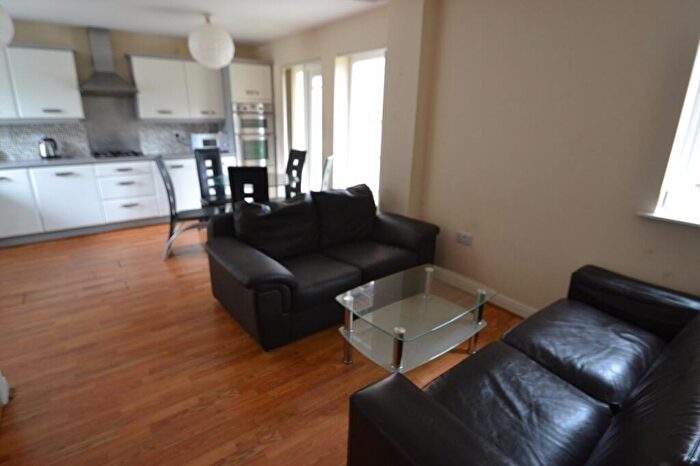 4 Bedroom Semi-Detached House To Rent In Bold Street, Hulme, Manchester, M15