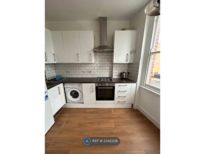 2 Bedroom Flat To Rent In Albion Parade, London, N16