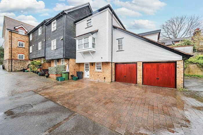 3 Bedroom End Terrace House To Rent In Chislehurst, BR7