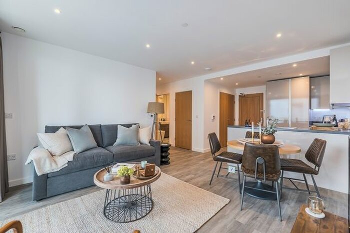 2 Bedroom Flat To Rent In Sutton Court Road, Sutton, SM1