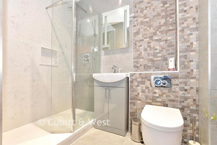 2 Bedroom Flat For Sale In London Road, East Grinstead, West Sussex, RH19