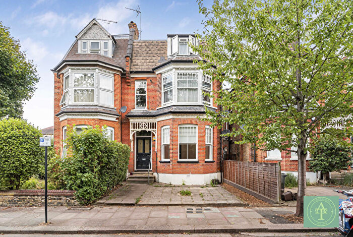 1 Bedroom Flat For Sale In Haslemere Road, Winchmore Hill, London, N21