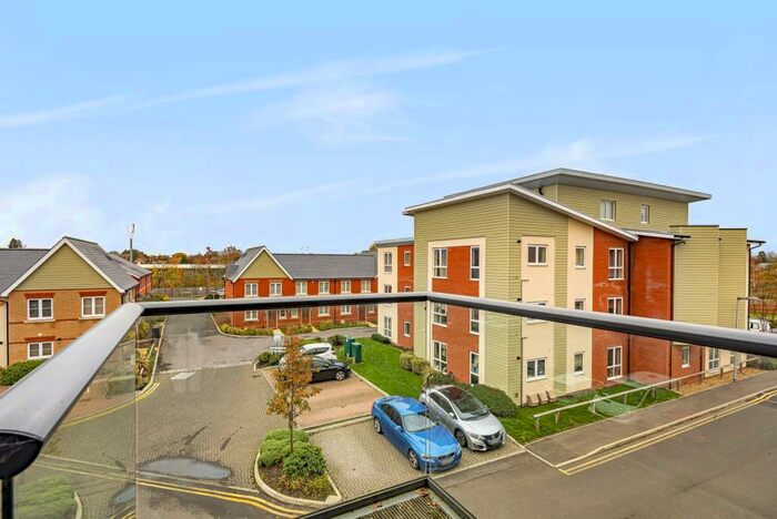 2 Bedroom Flat To Rent In Pretoria Road, Chertsey, KT16