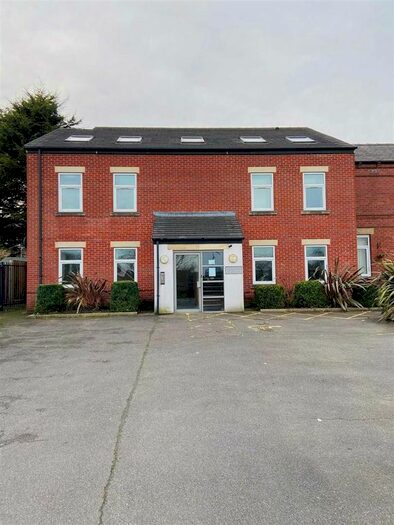 2 Bedroom Flat To Rent In Roxbrough Court, Brookdale Avenue Ossett, Wakefield, WF5
