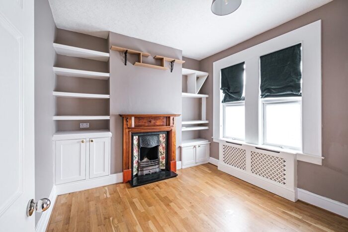 2 Bedroom Flat To Rent In Dames Road, Forest Gate, London, E7