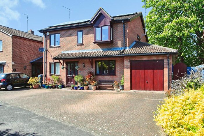 4 Bedroom Detached House For Sale In Riverside Mead, Peterborough, PE2
