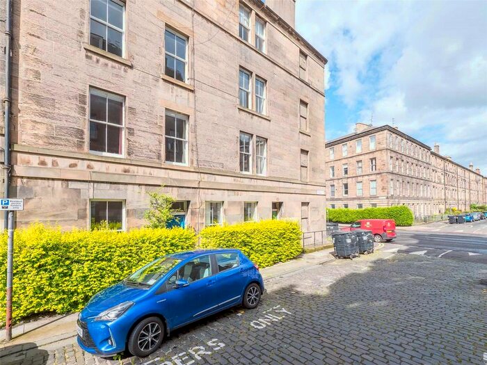 4 Bedroom Flat To Rent In South Oxford Street, Edinburgh, EH8
