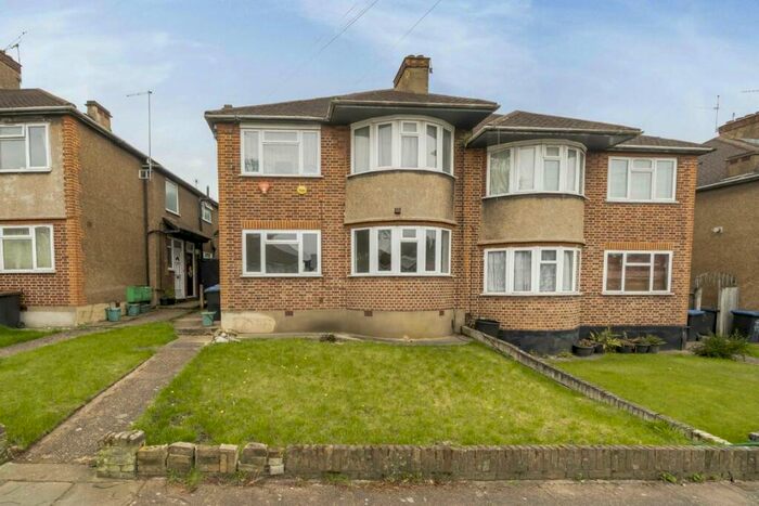 3 Bedroom Flat To Rent In Bryan Avenue, Willesden Green, NW10