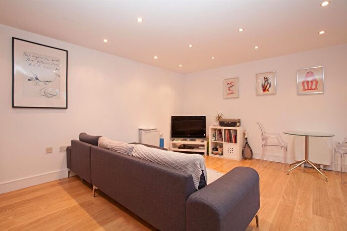 2 Bedroom Flat To Rent In Choumert Road, London, SE15