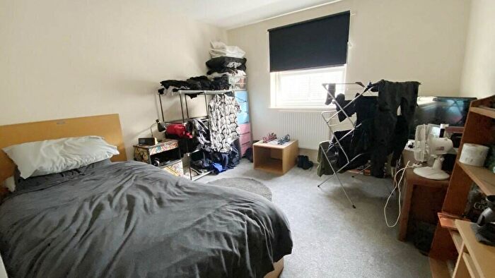 1 Bedroom Apartment For Sale In Manor Park Avenue, Portsmouth, Hampshire, PO3