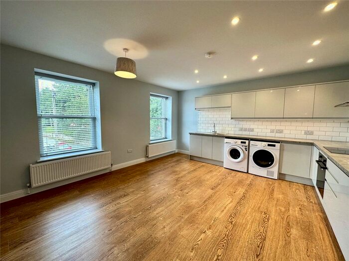 2 Bedroom Flat To Rent In High Street, Yeadon, Leeds, West Yorkshire, LS19