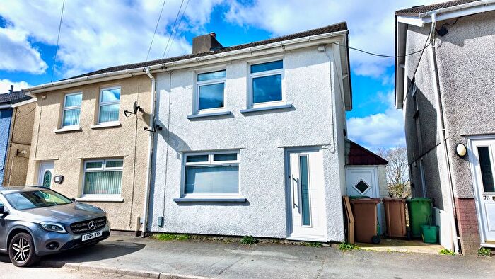 3 Bedroom Semi-Detached House For Sale In Pencoed Avenue, Cefn Fforest, NP12