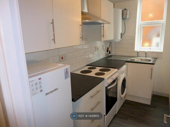 2 Bedroom Flat To Rent In Stockport Road, Ashton-Under-Lyne, OL7