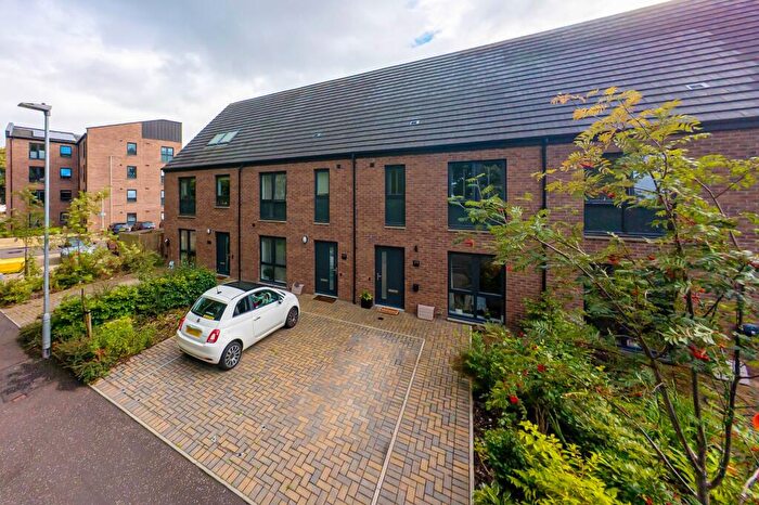 3 Bedroom Terraced House For Sale In Shawholm Crescent, Pollokshaws, Glasgow, G43