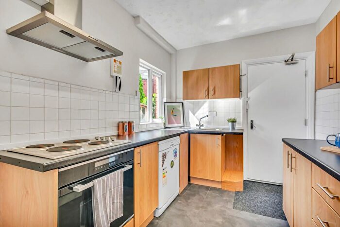 1 Bedroom Flat To Rent In Hanno Close, Wallington, SM6