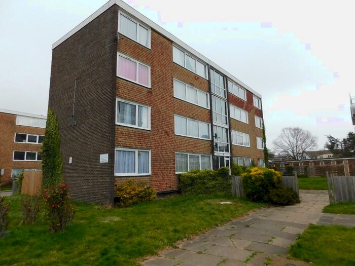 2 Bedroom Ground Flat To Rent In Eversley Court, Roseberry Avenue, Benfleet, Essex, SS7