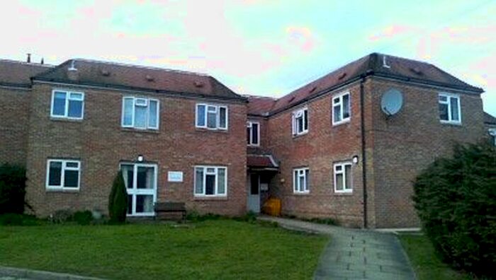 1 Bedroom Flat To Rent In Talbot Close, Newbury, RG14