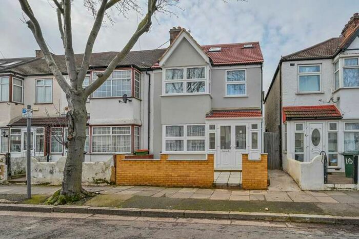 6 Bedroom House To Rent In Lens Road, Upton Park, E7