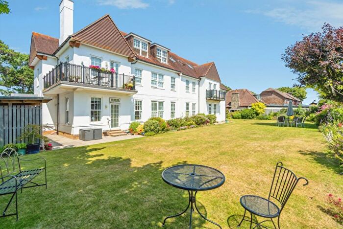 2 Bedroom Flat For Sale In Aldwick Avenue, Bognor Regis, West Sussex, PO21