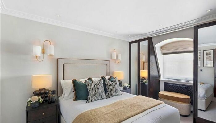 3 Bedroom Flat To Rent In Prince Of Wales Terrace, Kensington, W8