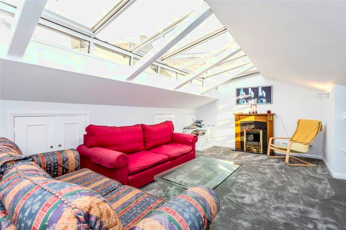 3 Bedroom Flat To Rent In Warwick Way, London, SW1V
