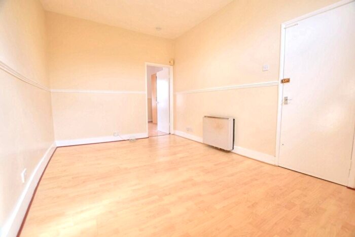 1 Bedroom Flat To Rent In Well Street, London, E9
