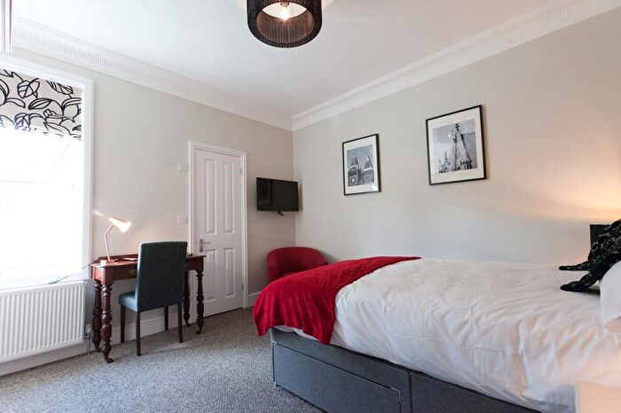 1 Bedroom Semi-Detached House To Rent In Waverley Road, Reading, RG30