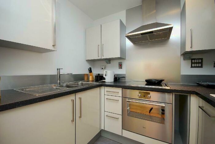 1 Bedroom Apartment To Rent In Proton Tower, East India, Virginia Quays, Blackwall, Canary Wharf, London, E14