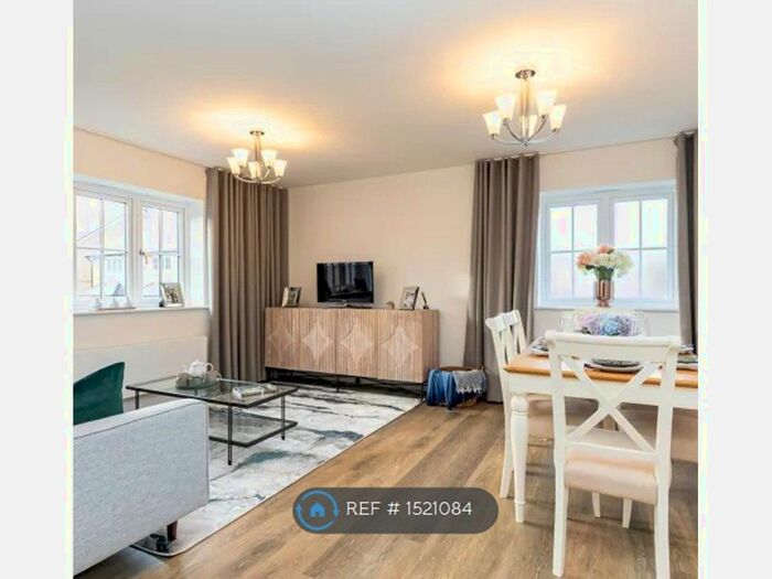 2 Bedroom Flat To Rent In George Smart Close, Tunbridge Wells, TN2