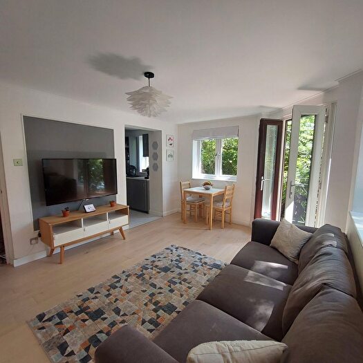 2 Bedroom Flat To Rent In Brunswick Quay, London, SE16