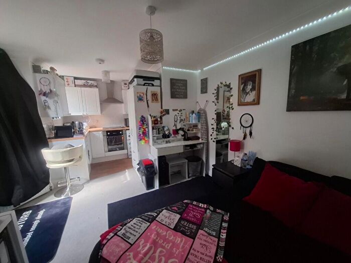 Studio To Rent In Hill Lane, Southampton, Hampshire, SO15
