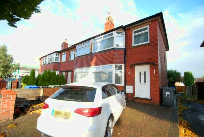 3 Bedroom Semi-Detached House To Rent In Manchester Road, Bury, BL9