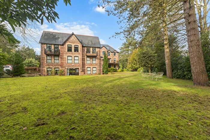 3 Bedroom Flat For Sale In Booth Road, Altrincham, Greater Manchester, WA14