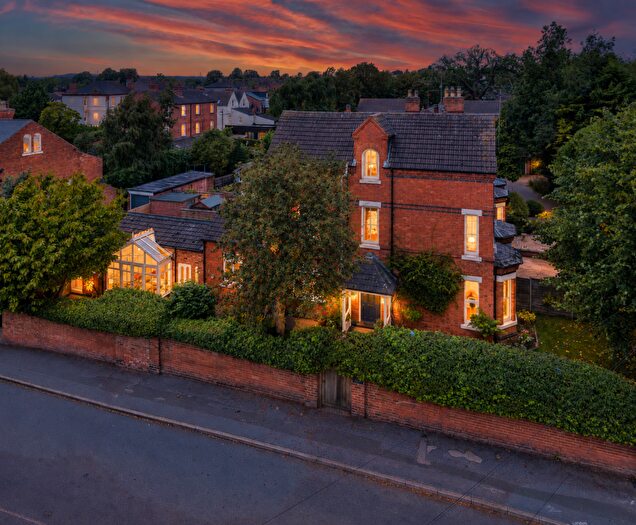 3 Bedroom Semi-Detached House For Sale In Bingham Road, Radcliffe-on-Trent, NG12