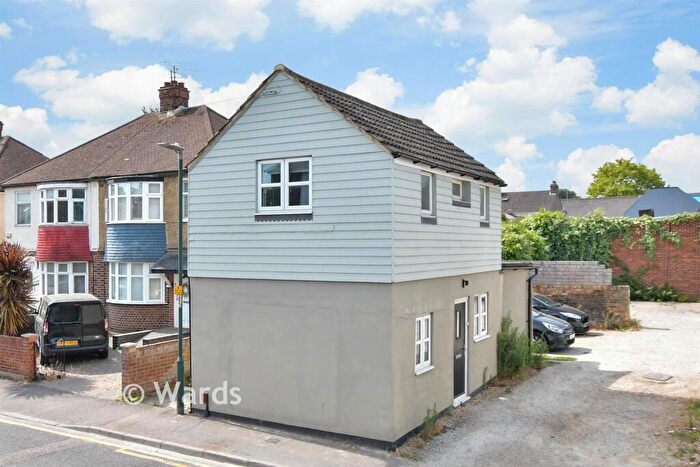 2 Bedroom Detached House For Sale In Solomon Road, Rainham, Gillingham, Kent, ME8