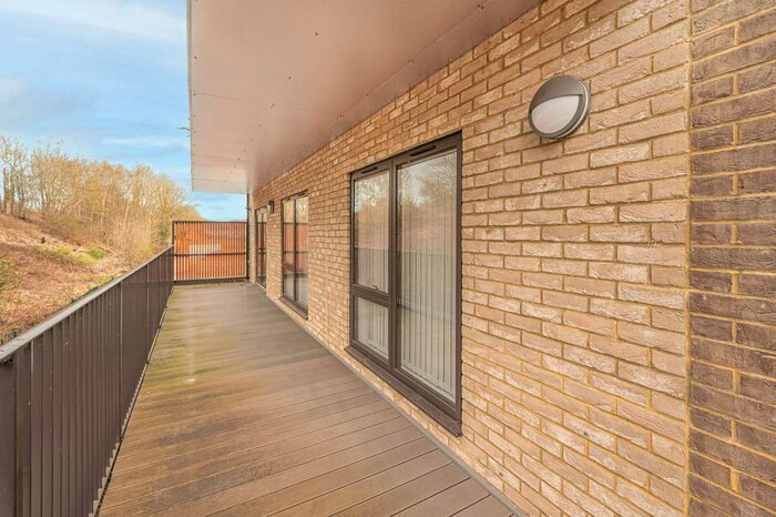 3 Bedroom Flat To Rent In Albert Road, New Barnet, Barnet, EN4