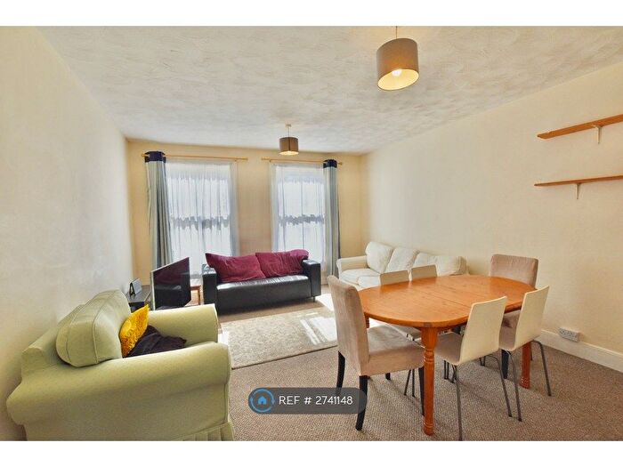 3 Bedroom Flat To Rent In Church Street, Falmouth, TR11