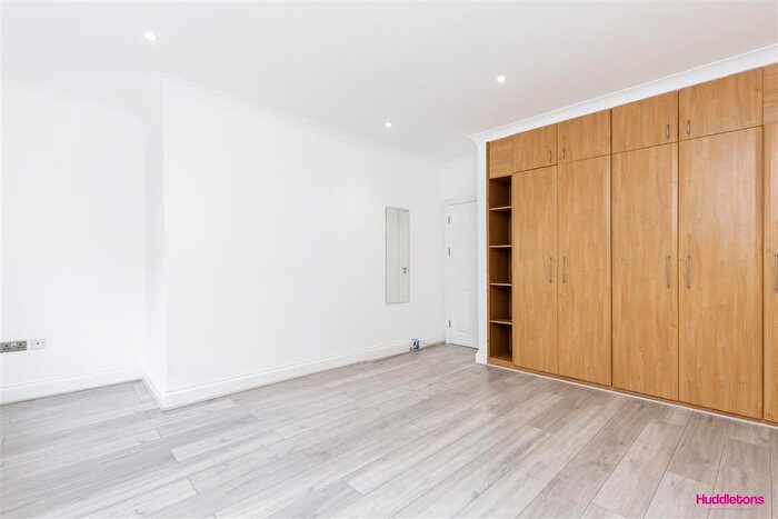 1 Bedroom Flat To Rent In Hercules Street, London, N7