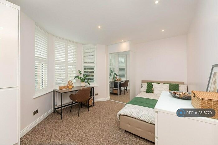 Studio To Rent In Lower Oldfield Park, Bath, BA2