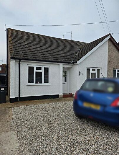 2 Bedroom Property To Rent In Warwick Drive, Rochford, SS4